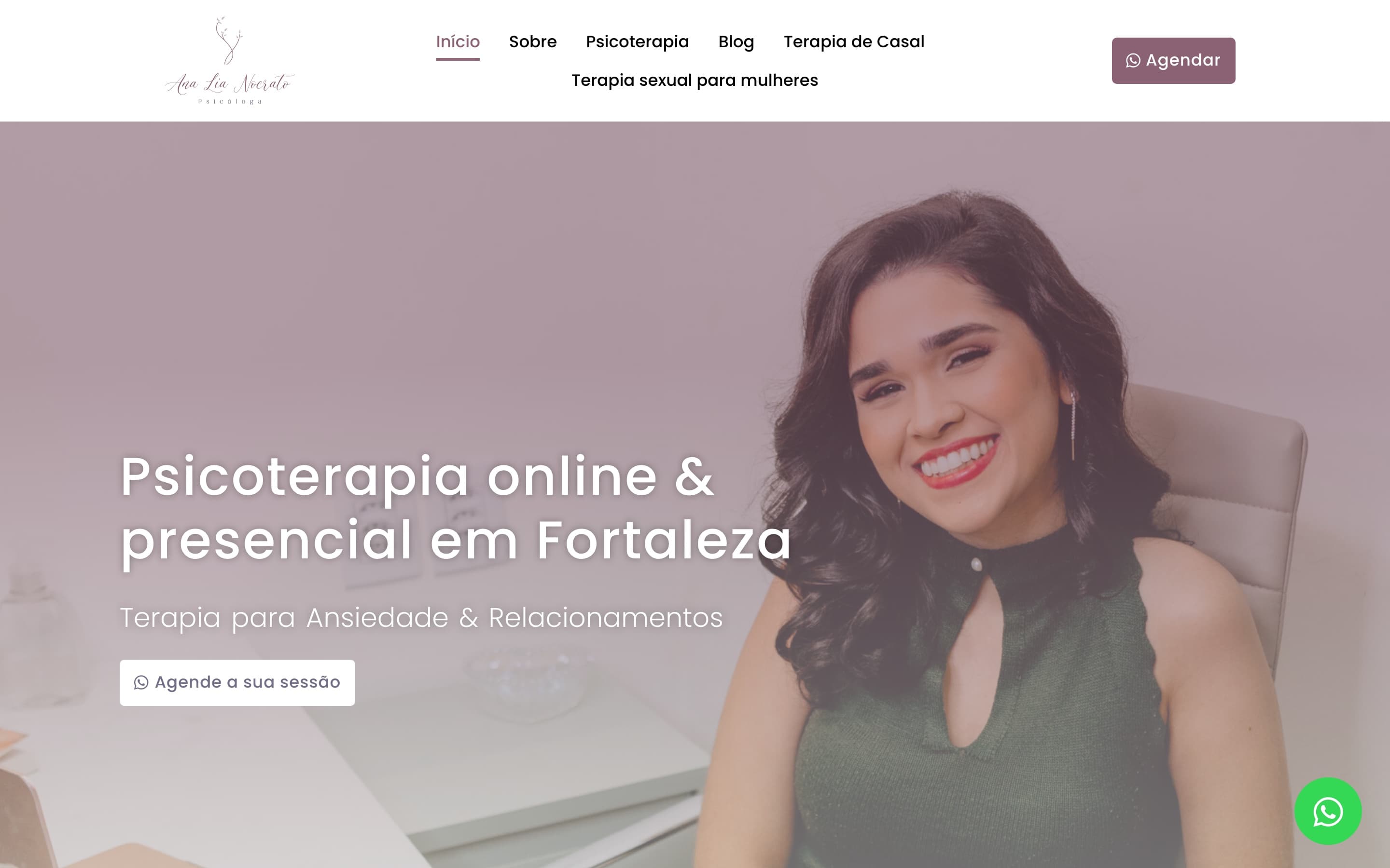 Topo do site anterior, com o título “Psicoterapia online & presencial em Fortaleza” em branco sobre a foto da psicóloga e um menu de seis itens quebrado em duas linhas