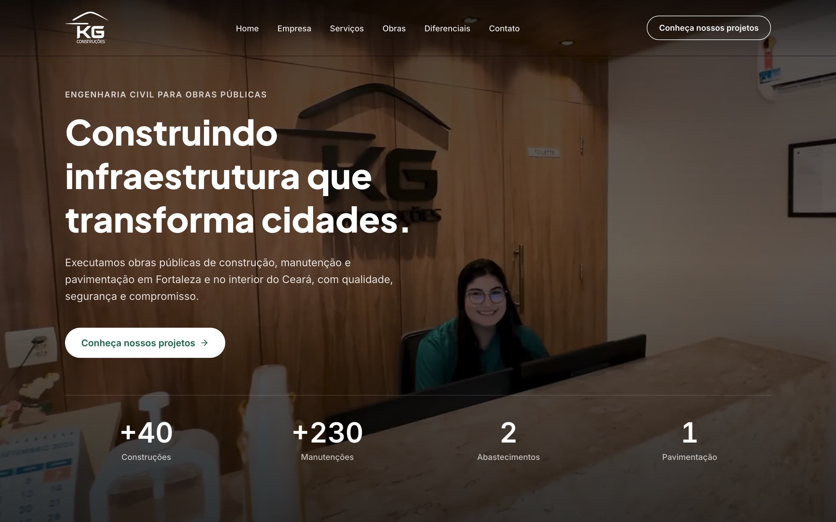Topo do novo site da KG Construções, com o rótulo “Engenharia civil para obras públicas”, o título “Construindo infraestrutura que transforma cidades” e os números da empresa