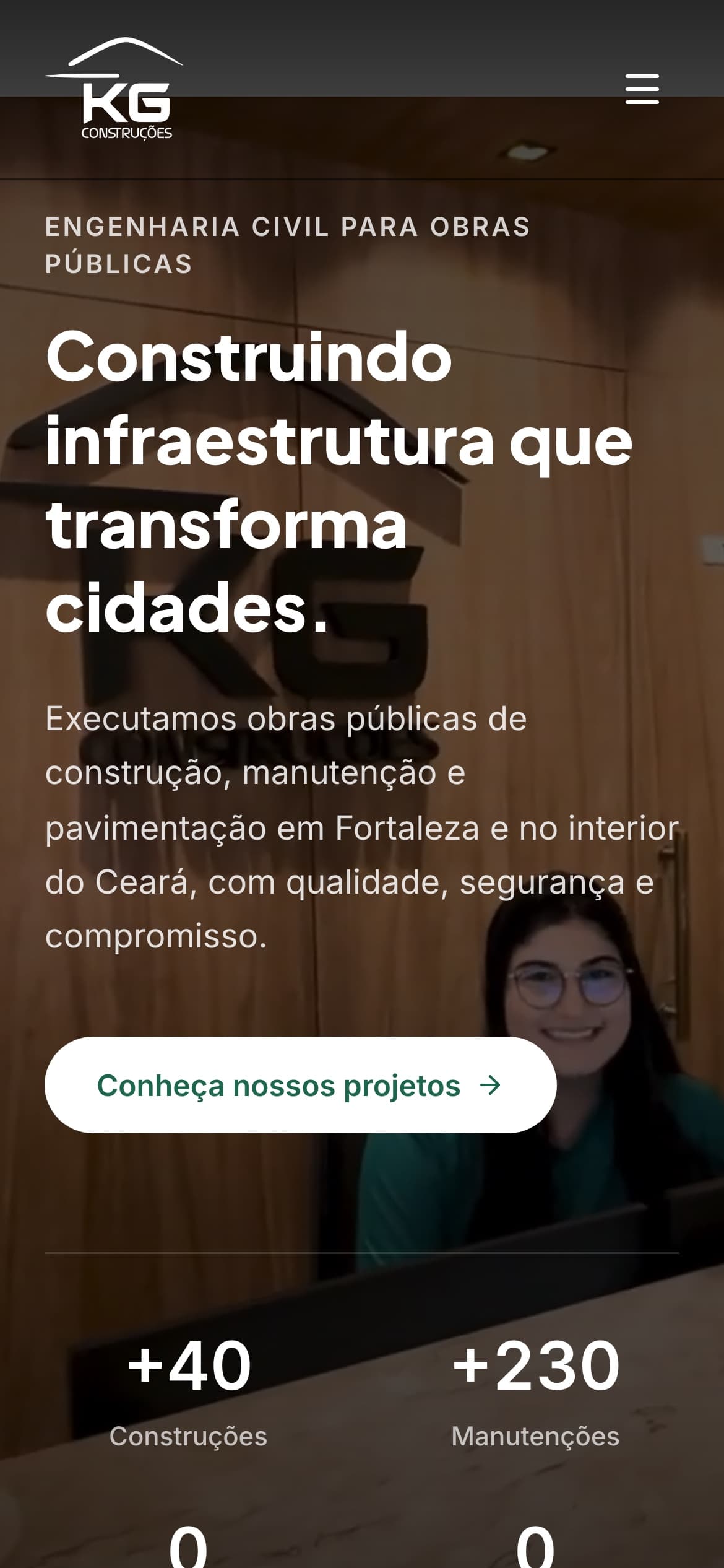 Novo site da KG Construções no celular, com rótulo, título, subtítulo, botão e números organizados verticalmente