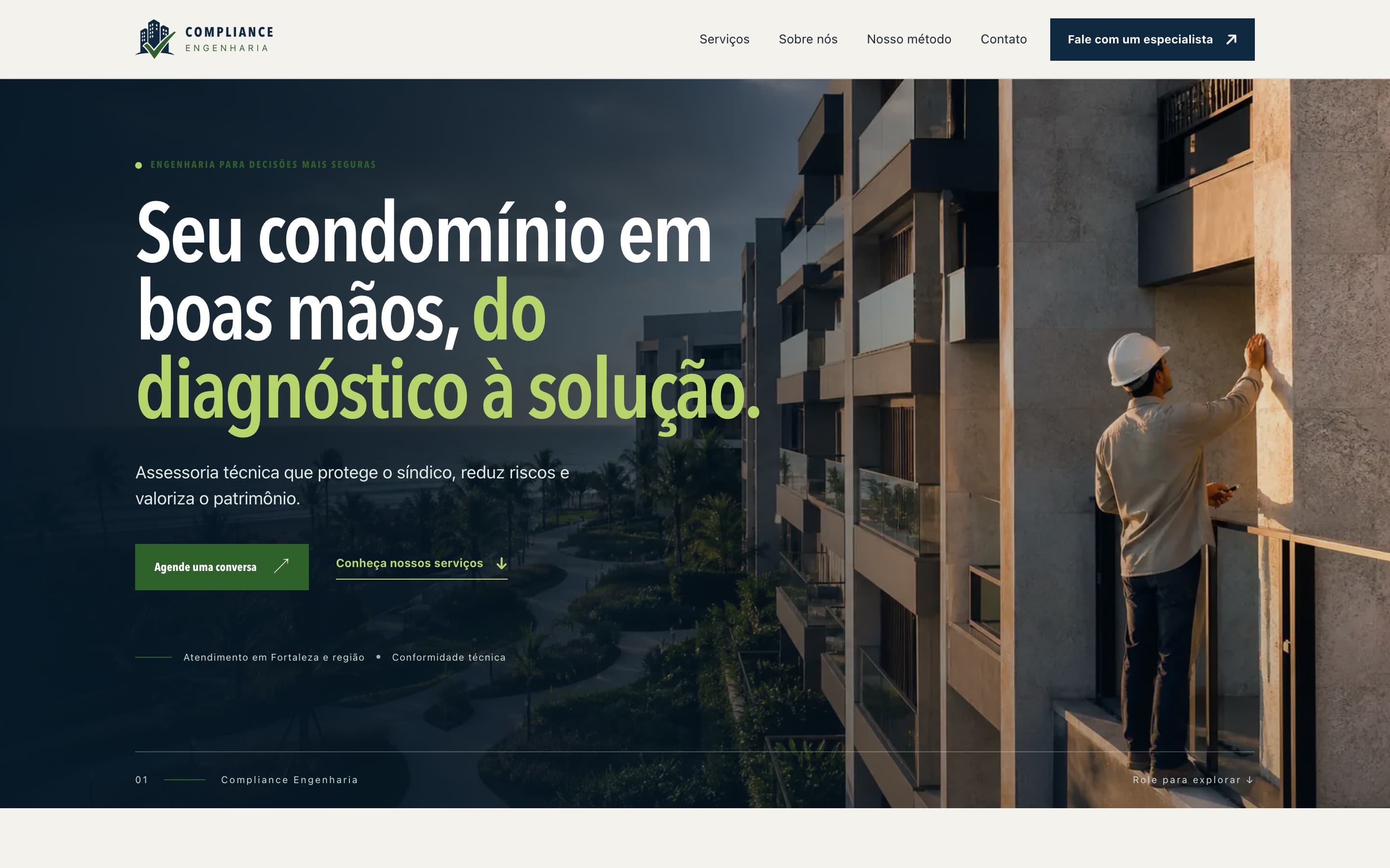 Topo do site da Compliance Engenharia, com o título “Seu condomínio em boas mãos, do diagnóstico à solução” sobre fundo navy
